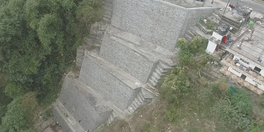 Taludes y muros en Curicó